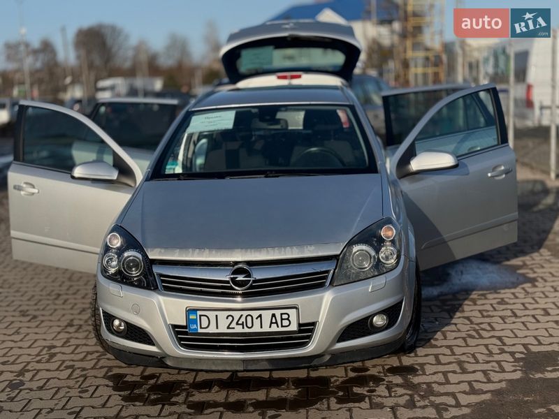 Универсал Opel Astra 2008 в Нововолынске