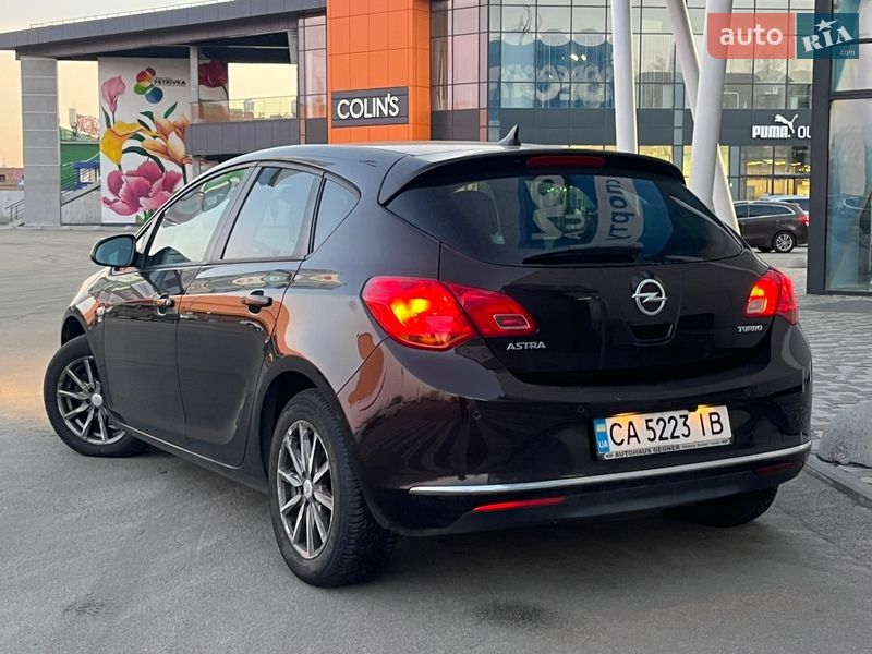 Хэтчбек Opel Astra 2012 в Киеве