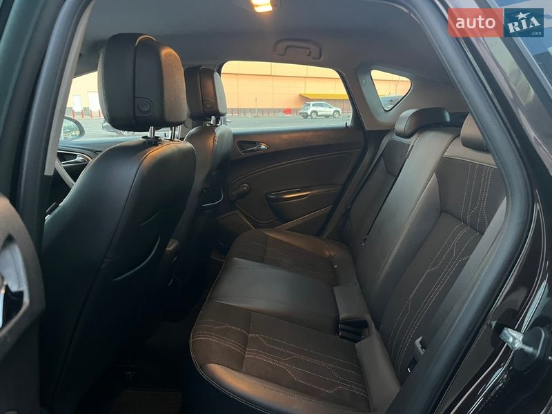 Хэтчбек Opel Astra 2012 в Киеве