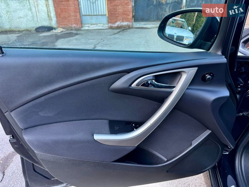 Хэтчбек Opel Astra 2010 в Ровно