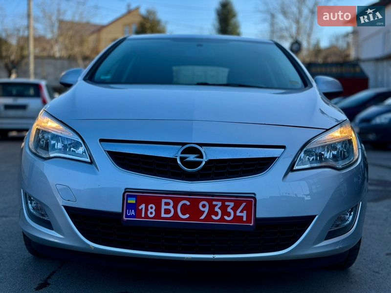 Хэтчбек Opel Astra 2010 в Ровно