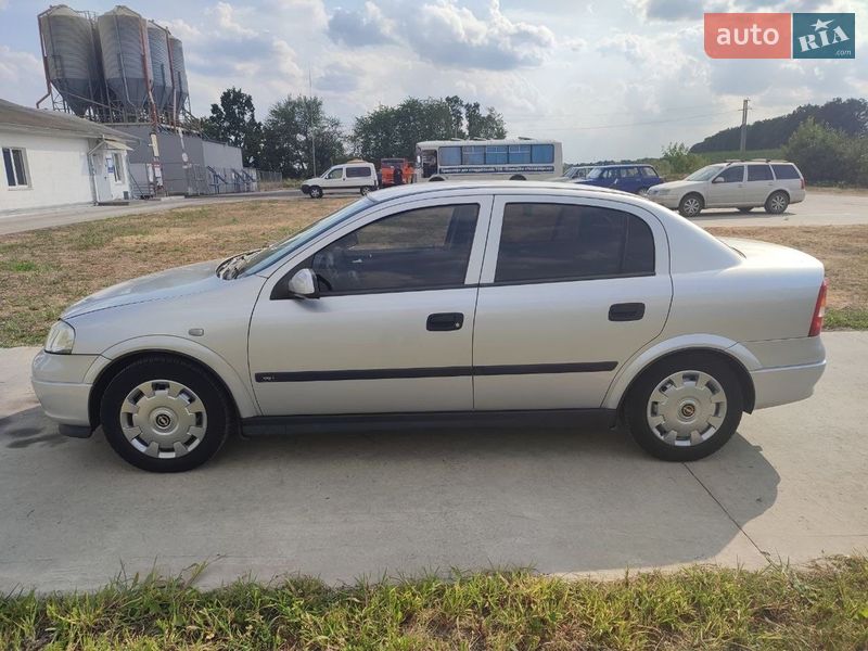 Седан Opel Astra 1999 в Ладыжине