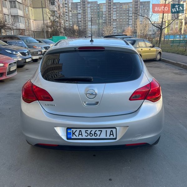 Хэтчбек Opel Astra 2010 в Киеве