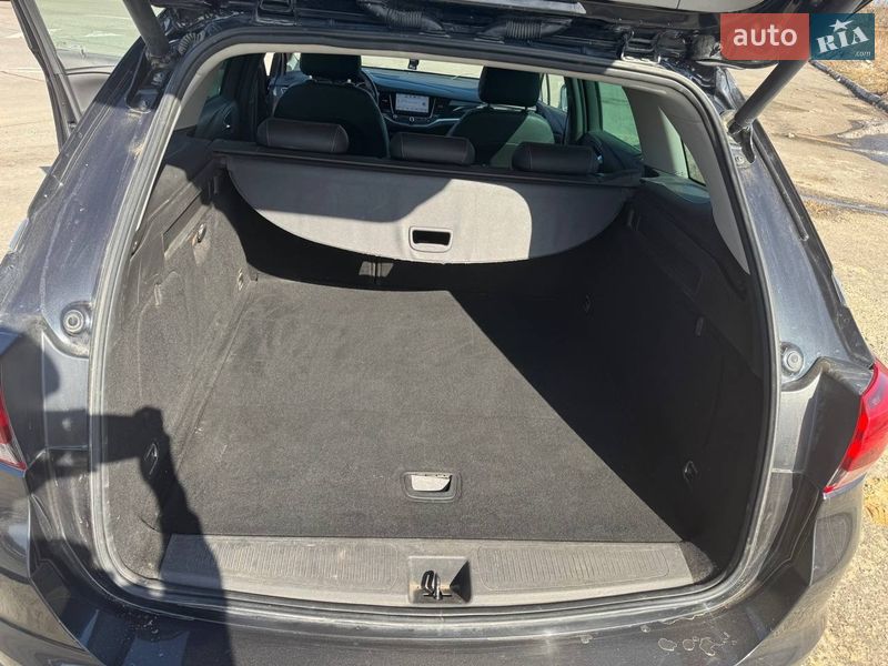 Универсал Opel Astra 2016 в Ровно