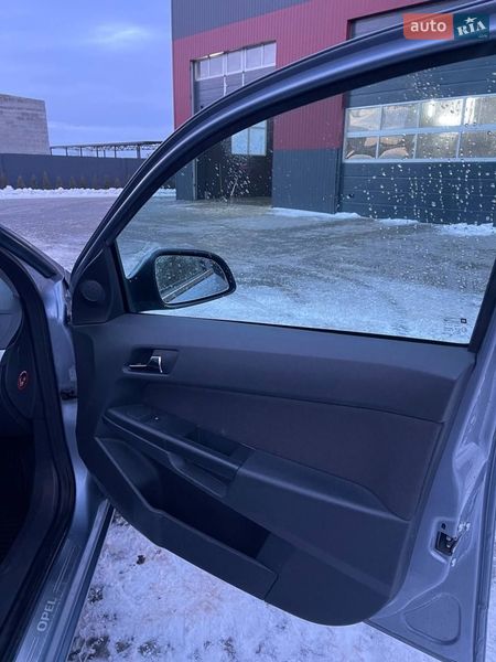 Универсал Opel Astra 2010 в Тернополе