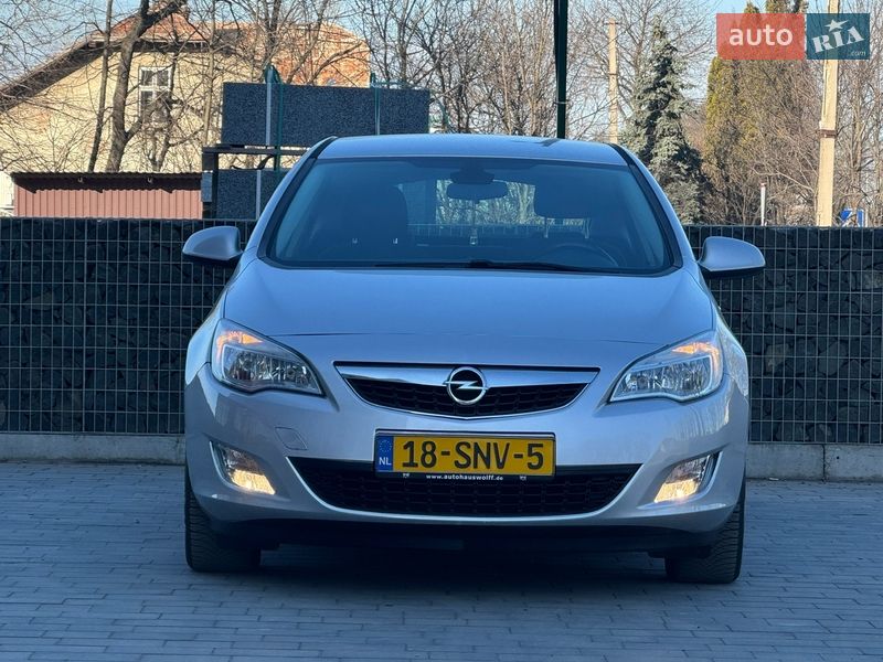 Хэтчбек Opel Astra 2011 в Стрые