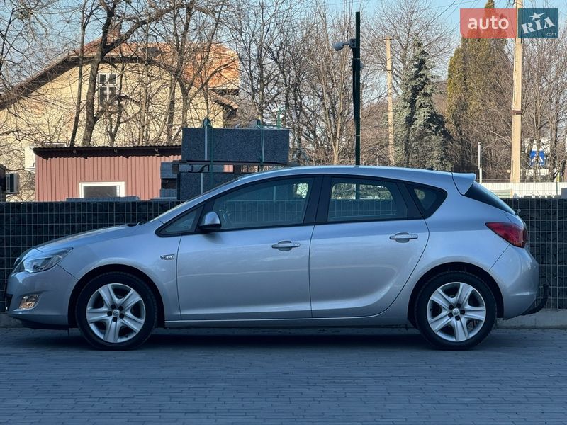 Хэтчбек Opel Astra 2011 в Стрые