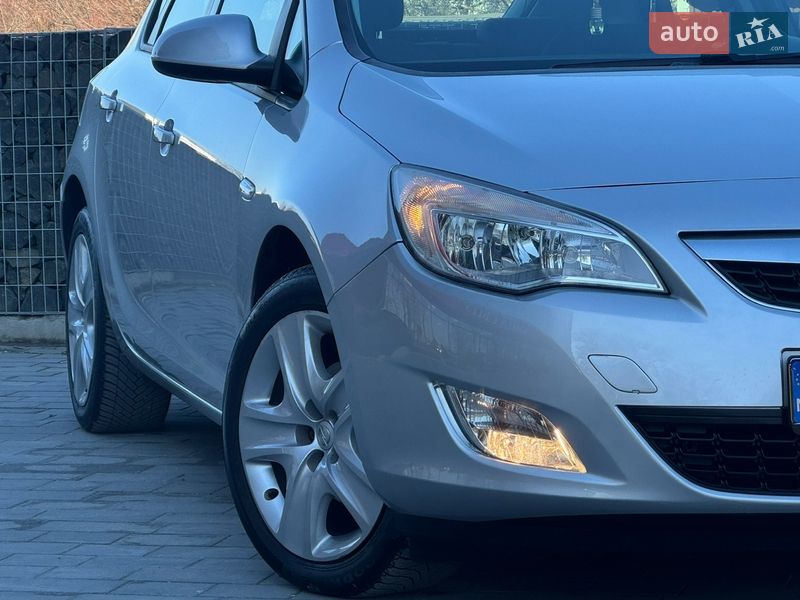 Хэтчбек Opel Astra 2011 в Стрые