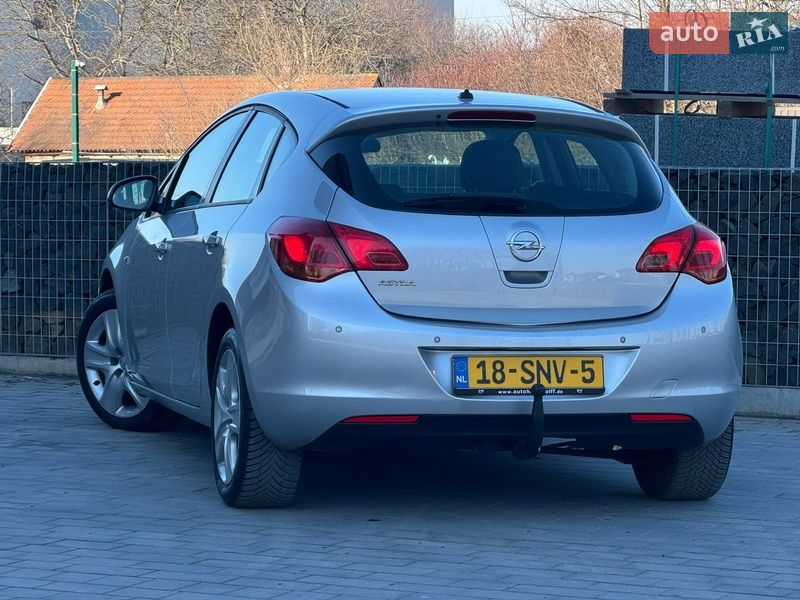Хэтчбек Opel Astra 2011 в Стрые