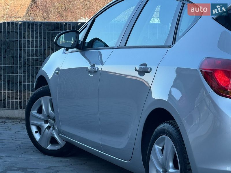 Хэтчбек Opel Astra 2011 в Стрые
