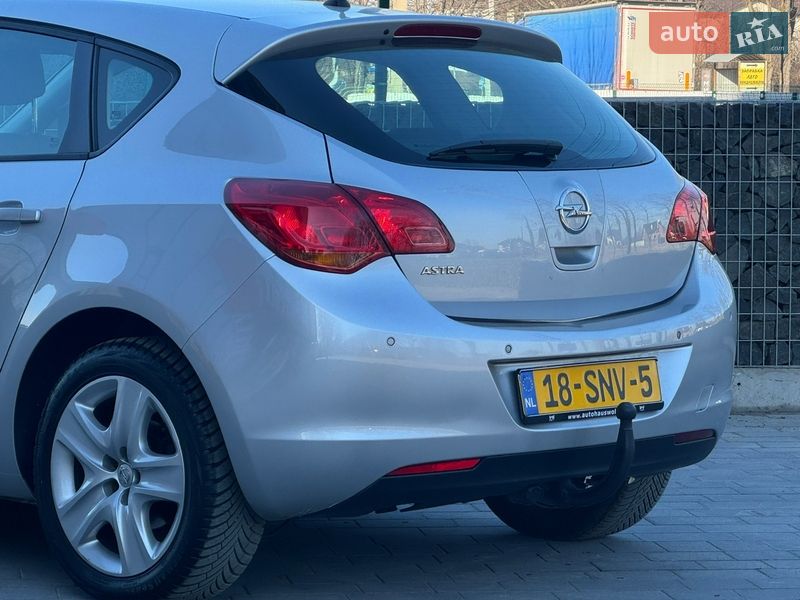 Хэтчбек Opel Astra 2011 в Стрые