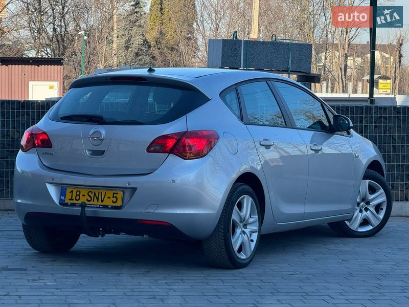 Хэтчбек Opel Astra 2011 в Стрые