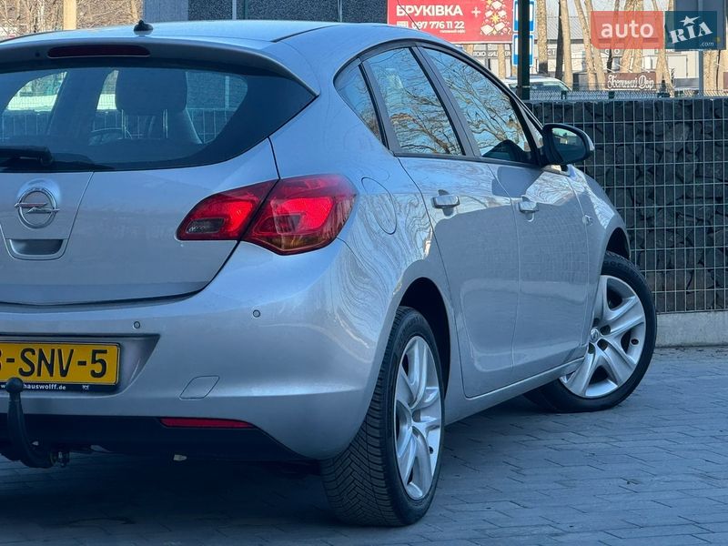 Хэтчбек Opel Astra 2011 в Стрые
