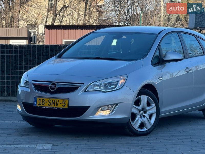 Хэтчбек Opel Astra 2011 в Стрые