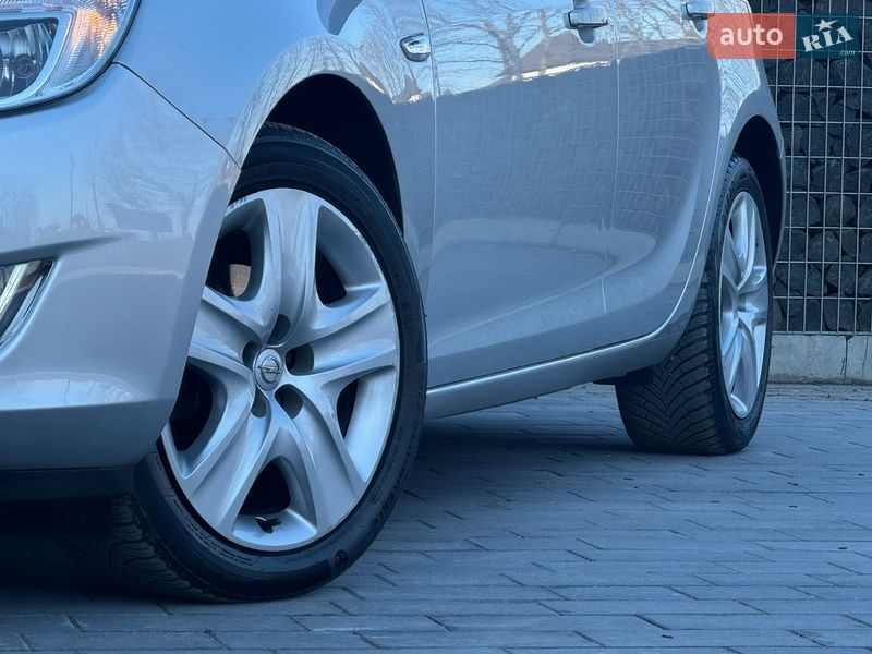 Хэтчбек Opel Astra 2011 в Стрые