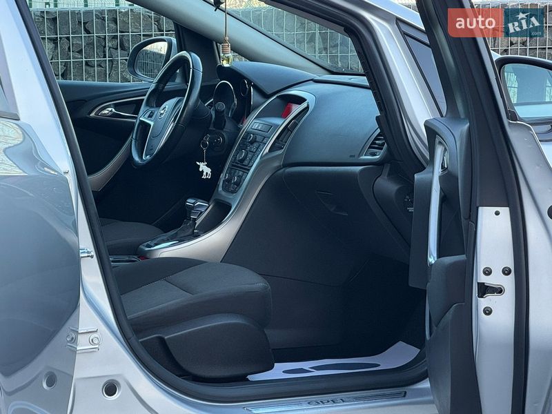 Хэтчбек Opel Astra 2011 в Стрые