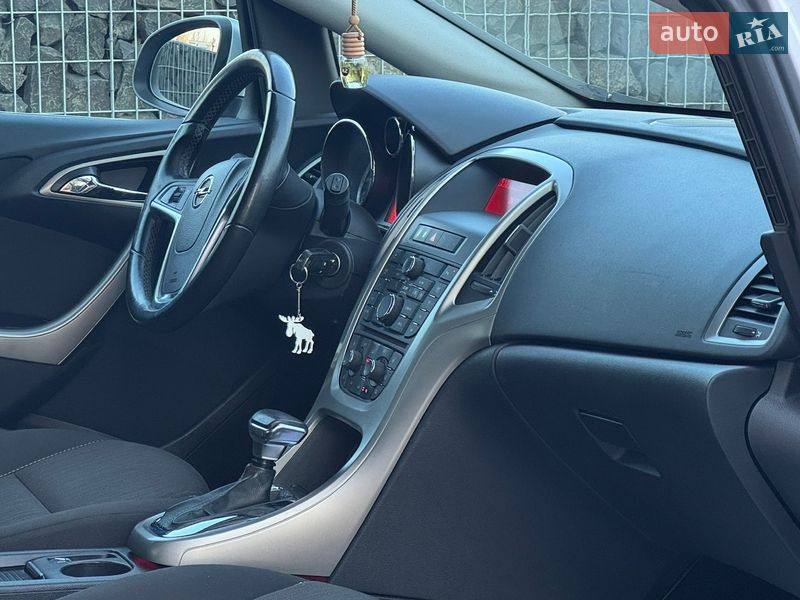 Хэтчбек Opel Astra 2011 в Стрые