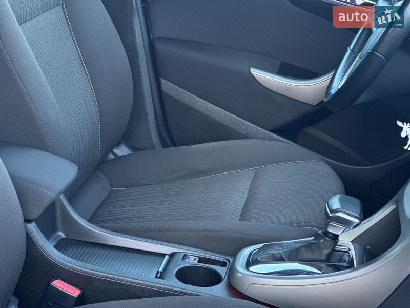 Хэтчбек Opel Astra 2011 в Стрые