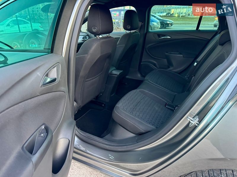 Универсал Opel Astra 2017 в Киеве