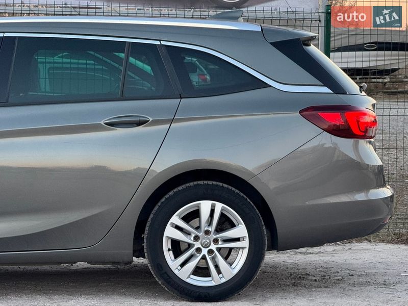 Универсал Opel Astra 2017 в Киеве