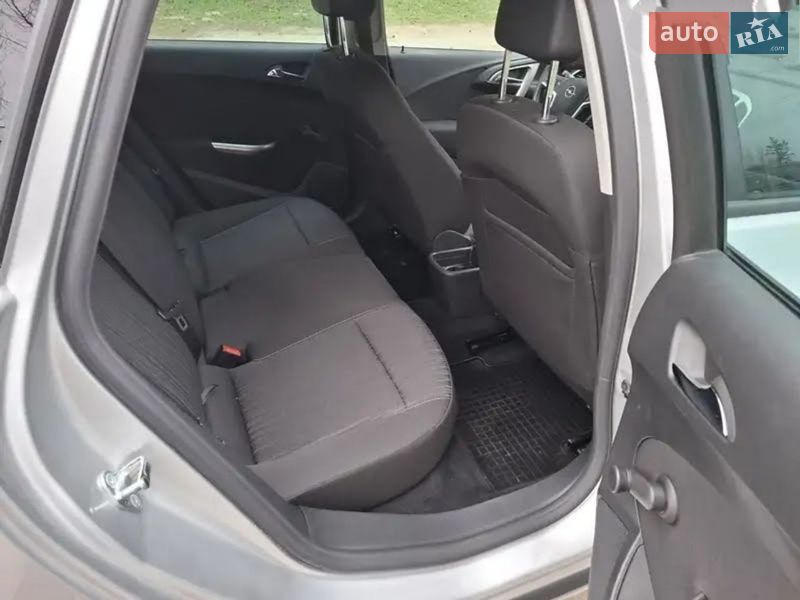 Універсал Opel Astra 2011 в Києві фото 25 Універсал Opel Astra 2011 в Києві