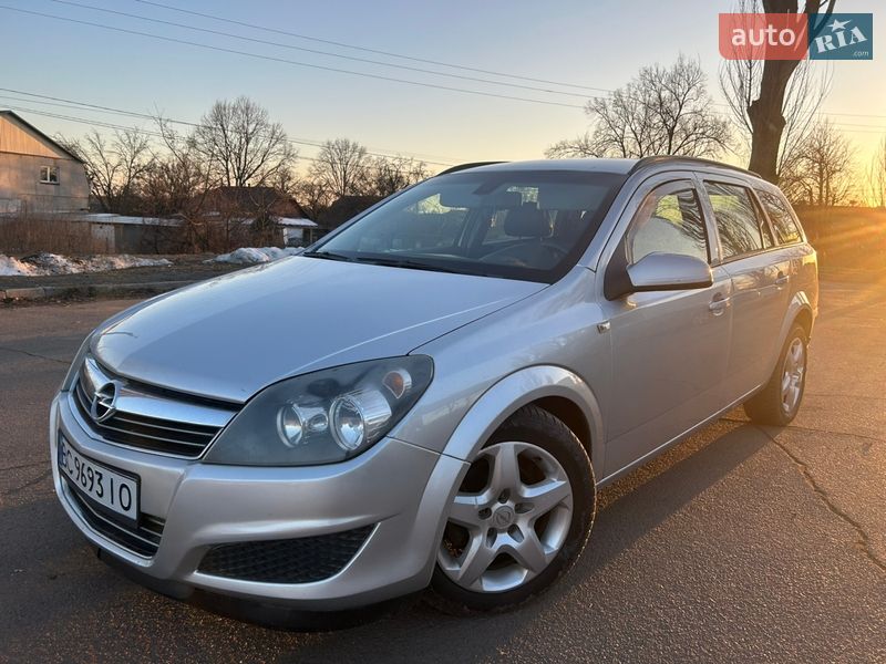 Универсал Opel Astra 2009 в Коростене