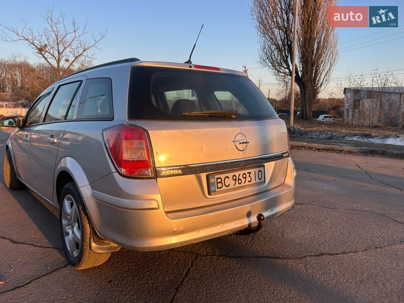 Универсал Opel Astra 2009 в Коростене