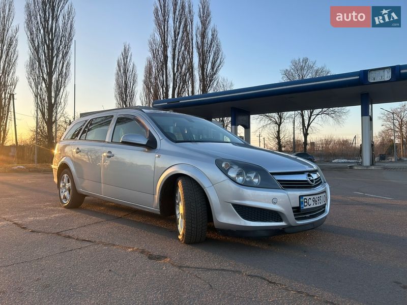 Универсал Opel Astra 2009 в Коростене