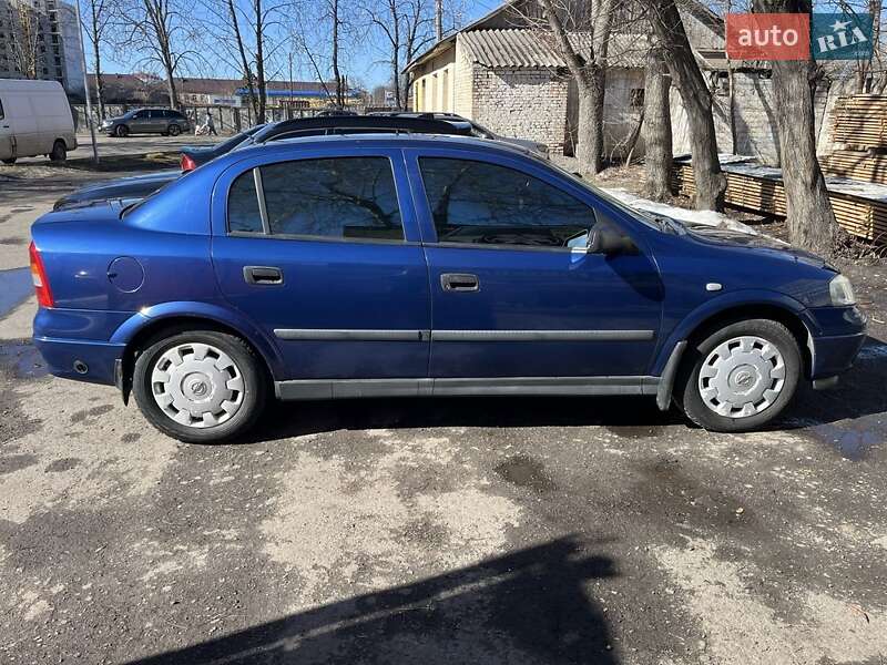 Седан Opel Astra 2006 в Черкассах