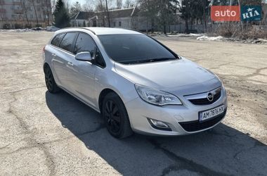 Універсал Opel Astra 2011 в Звягелі