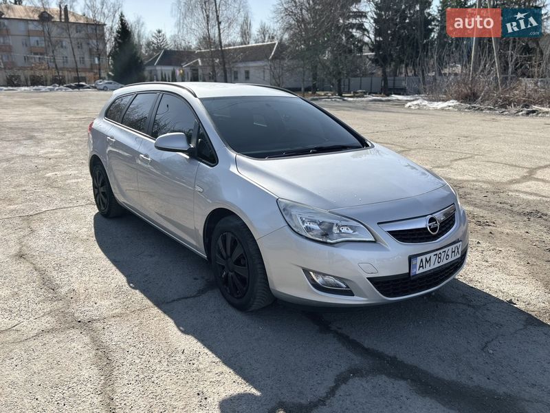 Универсал Opel Astra 2011 в Звягеле