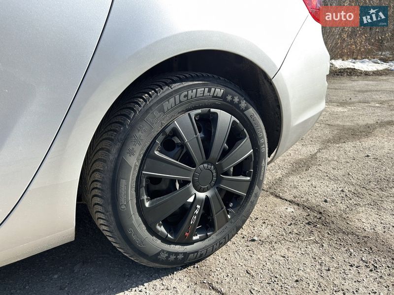 Универсал Opel Astra 2011 в Звягеле