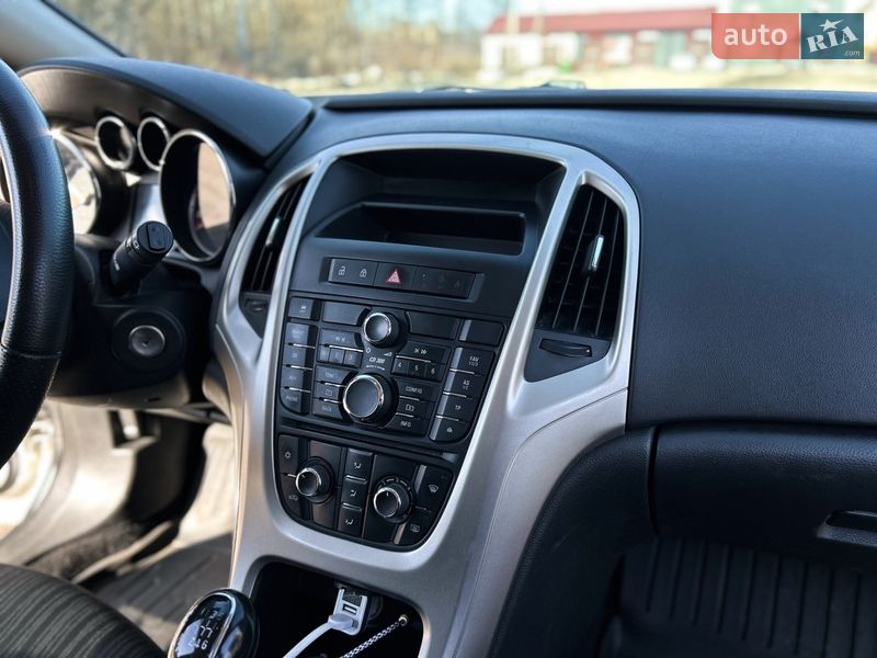 Универсал Opel Astra 2011 в Звягеле