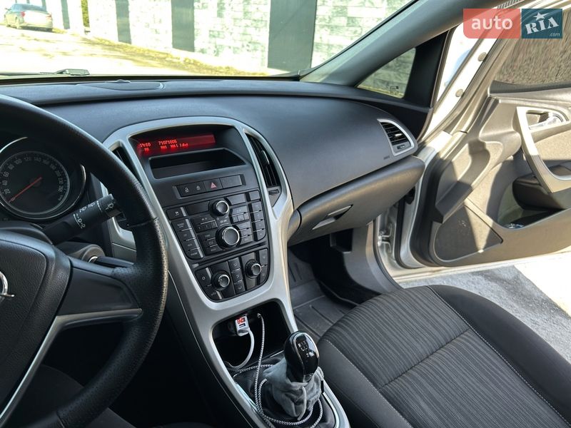 Универсал Opel Astra 2011 в Звягеле