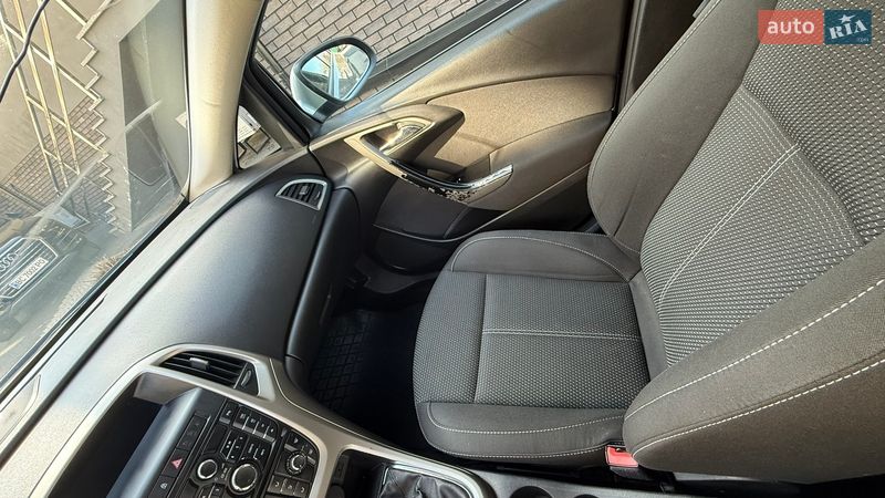 Універсал Opel Astra 2012 в Моршині