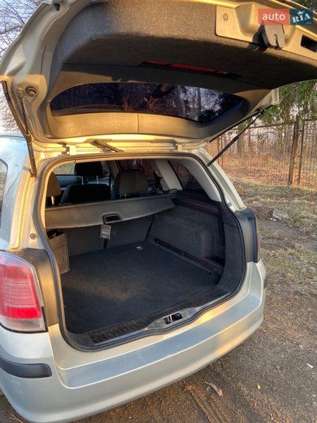 Универсал Opel Astra 2005 в Самборе