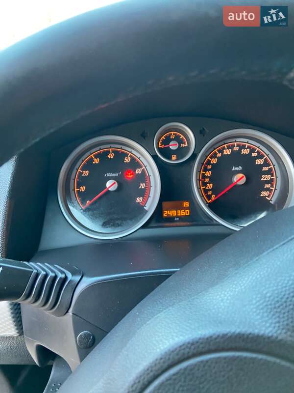 Универсал Opel Astra 2005 в Самборе