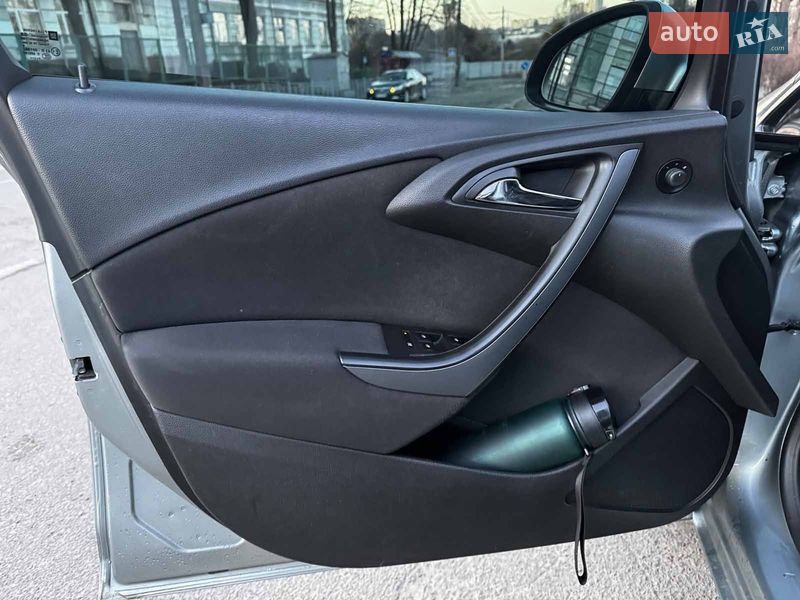 Универсал Opel Astra 2014 в Киеве