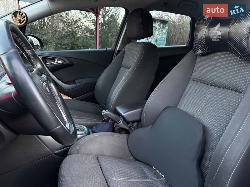 Универсал Opel Astra 2014 в Киеве