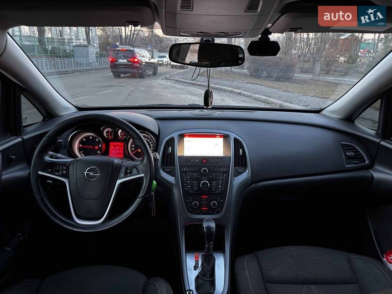 Универсал Opel Astra 2014 в Киеве