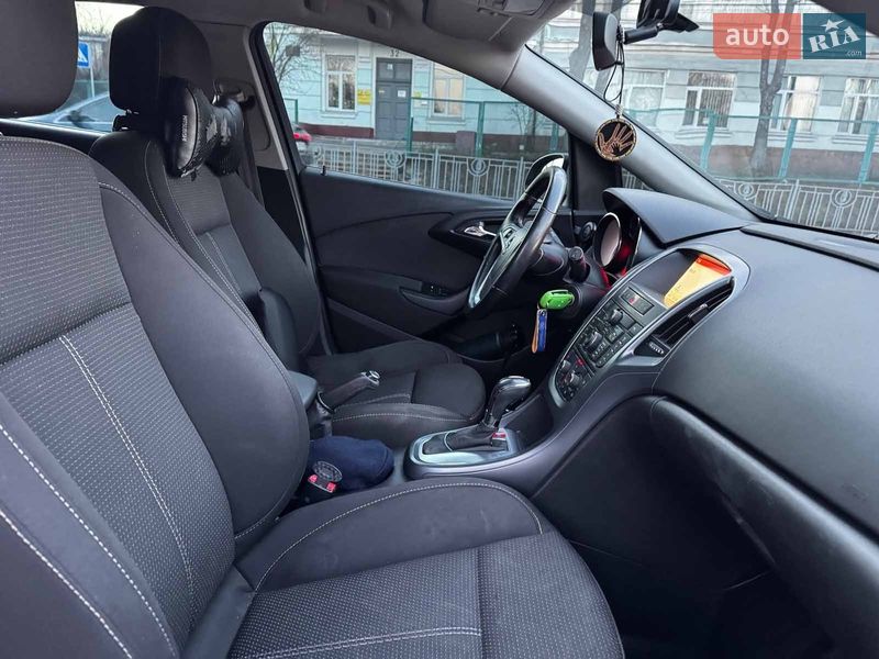 Универсал Opel Astra 2014 в Киеве