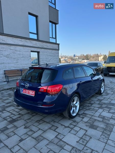 Универсал Opel Astra 2011 в Ровно
