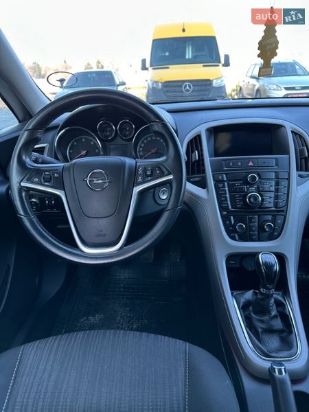 Универсал Opel Astra 2011 в Ровно