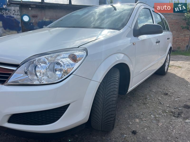 Універсал Opel Astra 2010 в Ніжині