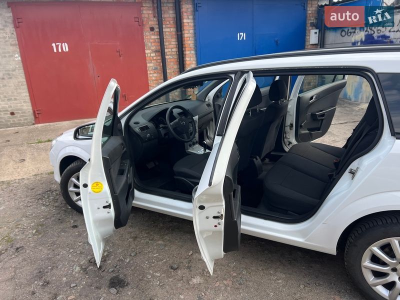 Універсал Opel Astra 2010 в Ніжині