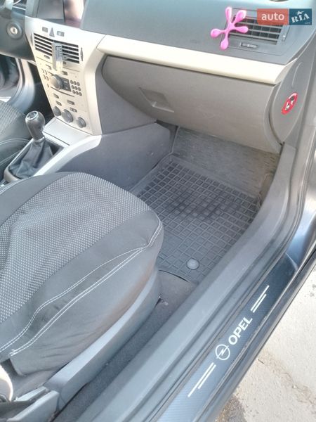 Хэтчбек Opel Astra 2007 в Дергачах