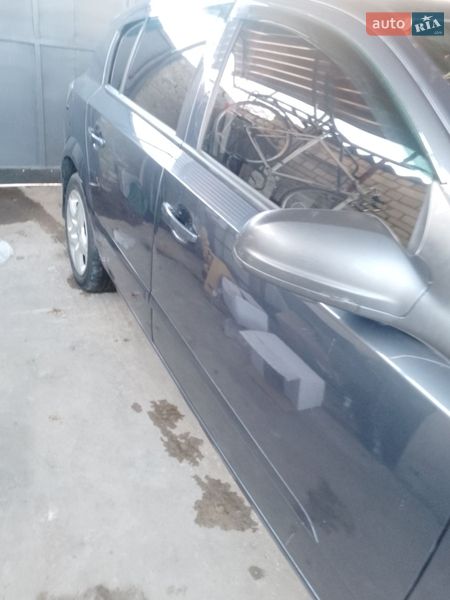 Хэтчбек Opel Astra 2007 в Дергачах