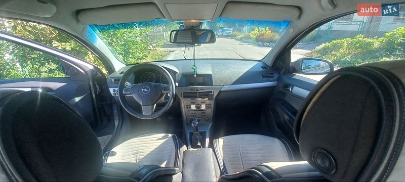 Универсал Opel Astra 2006 в Ровно