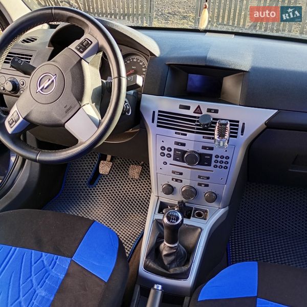 Универсал Opel Astra 2010 в Ружине