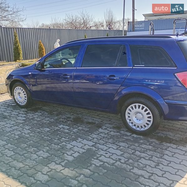 Универсал Opel Astra 2010 в Ружине